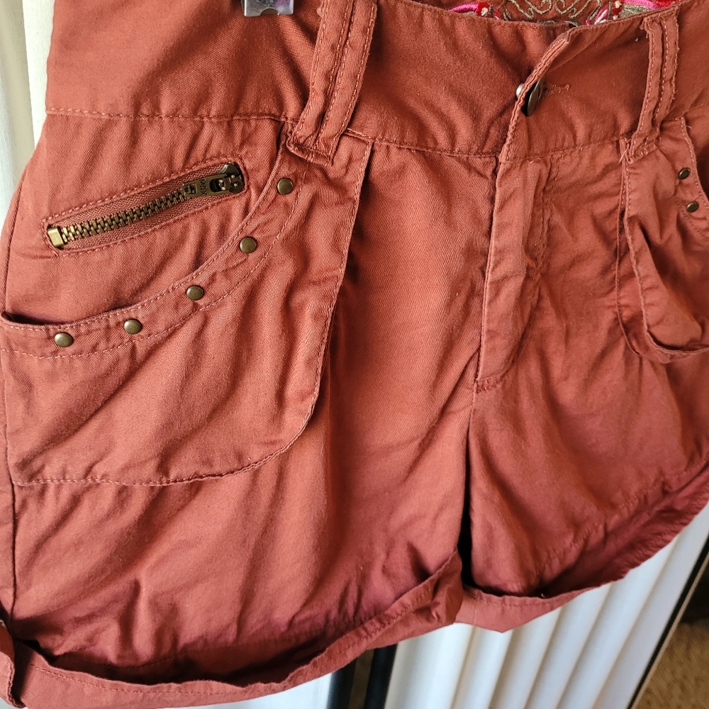 Yes brand size 16 (very small!!) sorts, great condition - Picture 2 of 5
